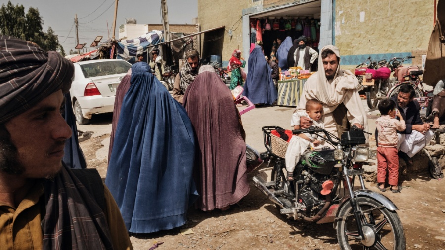 Mercado das mulheres em Lashkar Gah, província de Helmand, no Afeganistão - Adam Ferguson/The New York Times