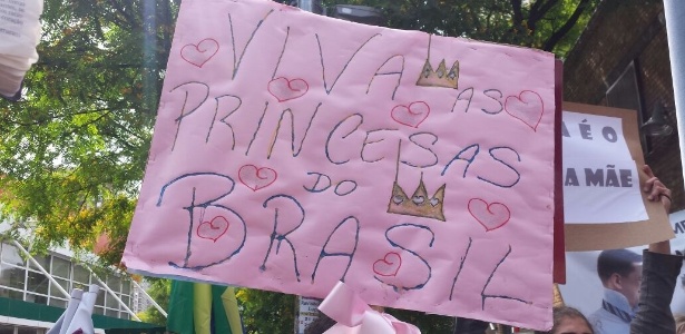 Cartaz de manifestante contra a filósofa norte-americana Judith Butler - Janaina Garcia/UOL