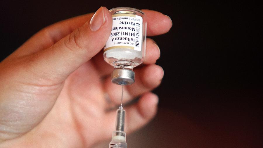 Vacinação contra gripe deve ser retomada amanhã no Rio de Janeiro - Getty Images