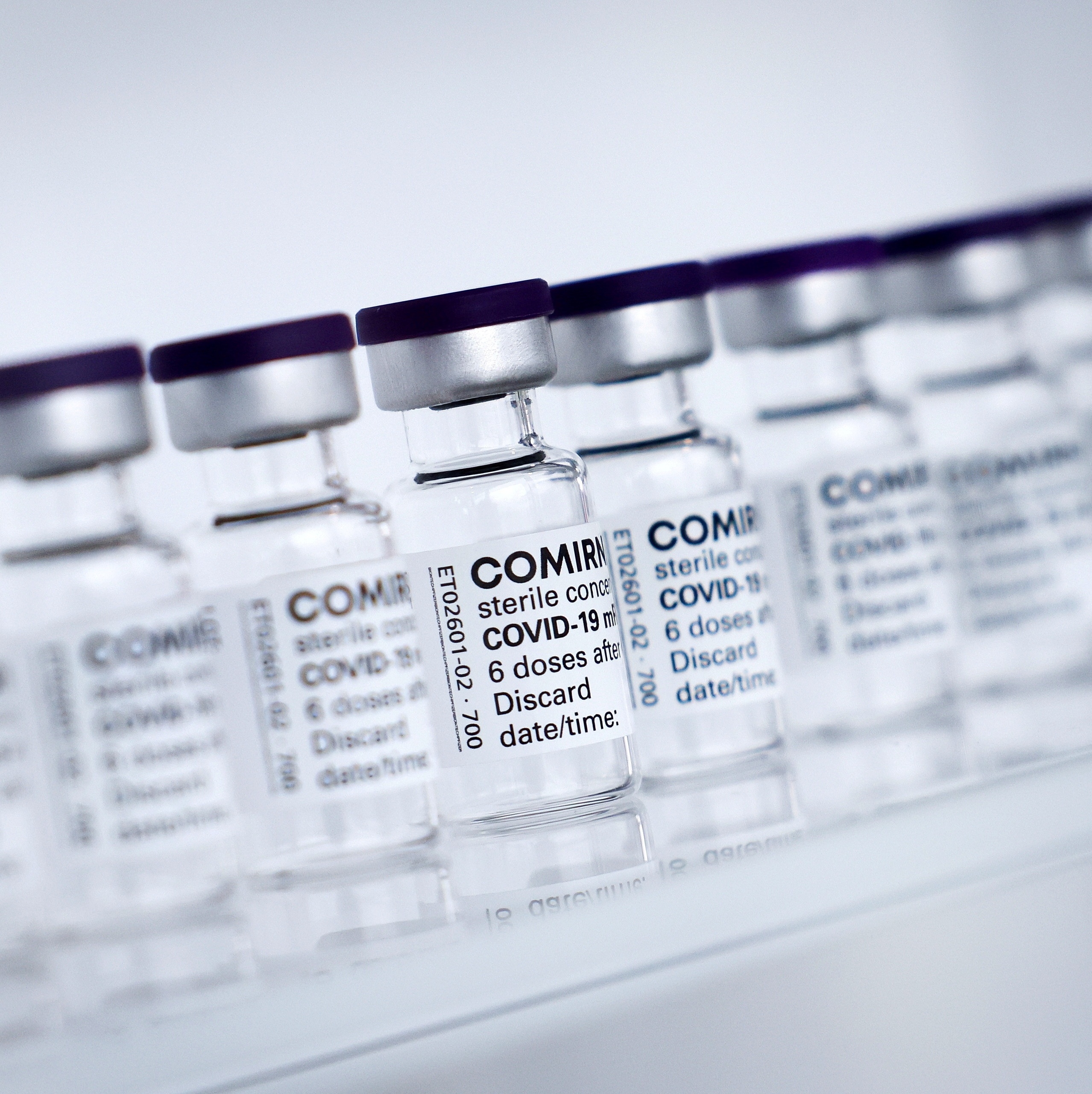 vacina para covid misturar astrazeneca e pfizer aumenta efeitos colaterais leves indica estudo 13 05 2021 uol vivabem