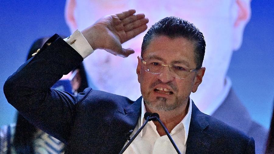 3.abr.2022 - O candidato de direita Rodrigo Chaves venceu o segundo turno de domingo e foi eleito presidente da Costa Rica - Luis Acosta/AFP