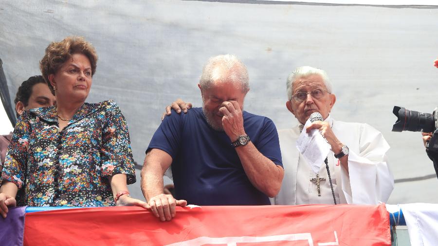 Dom Angélico Sândalo Bernardino celebra missa em memória à ex-primeira-dama Marisa Letícia com Lula e a ex-presidente Dilma Rousseff, em 2018 - GABRIELA BILÓ/ESTADÃO CONTEÚDO/AE