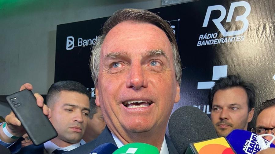 Bolsonaro na chegada do debate - Ananda Portela/UOL