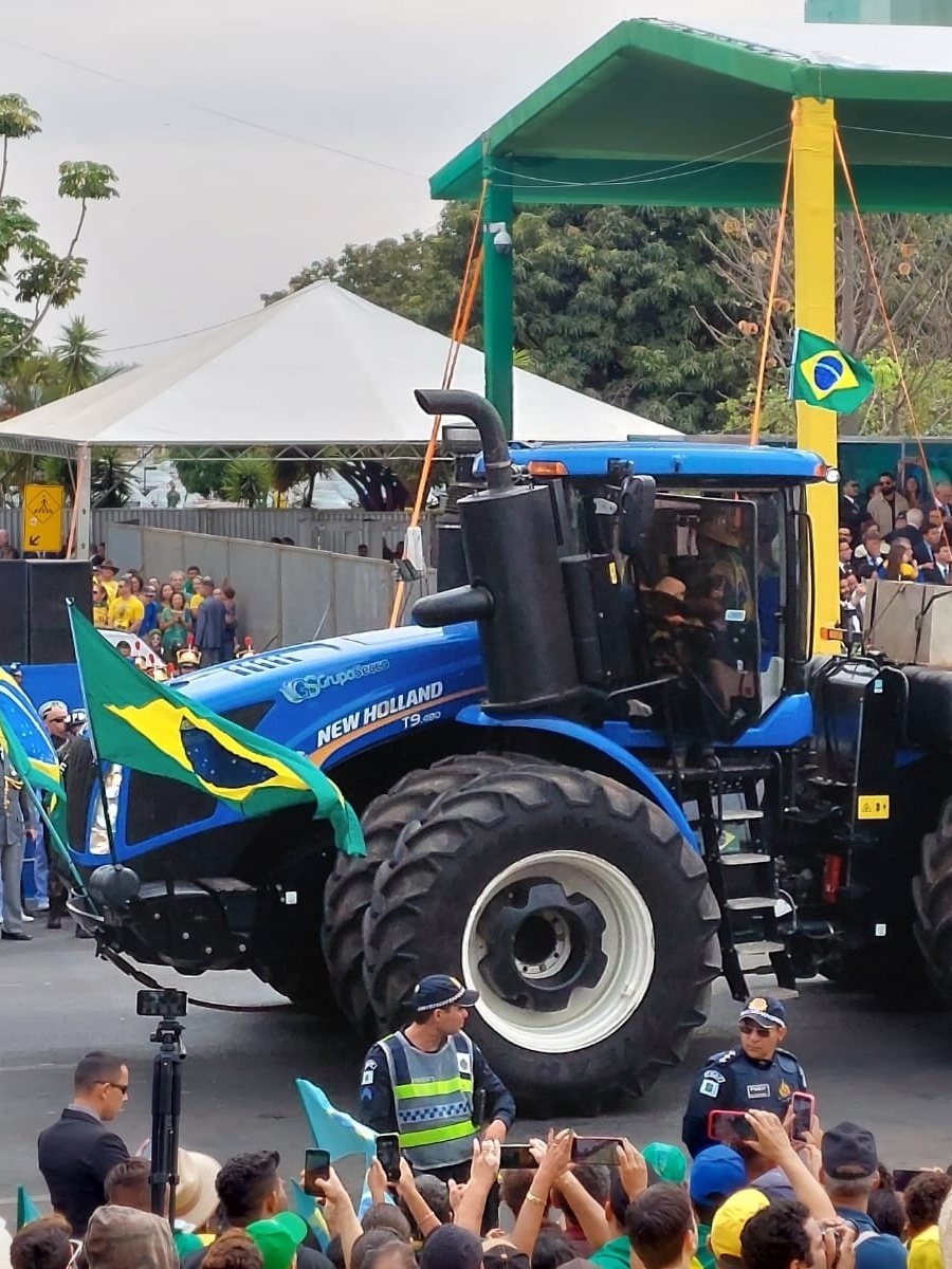 Tudo Sobre Tratores  Os Heróis da Cidade 