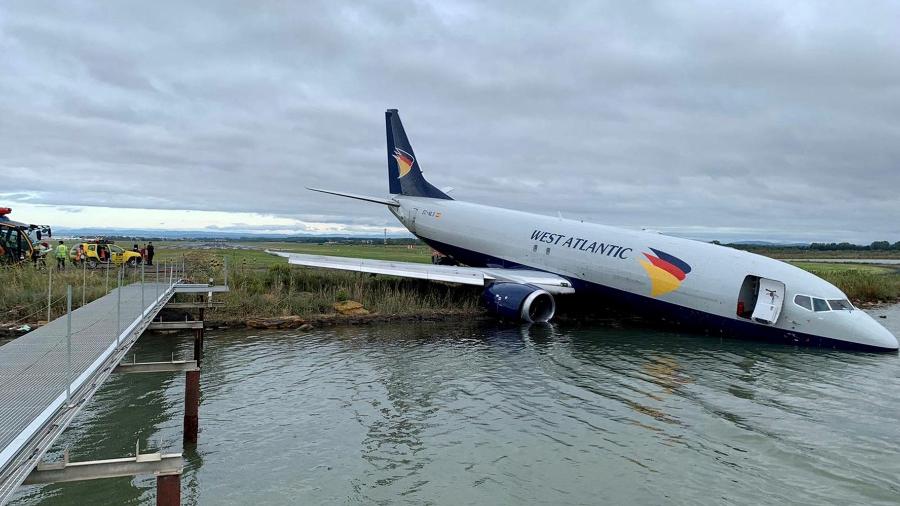 Assentos encontrados no litoral da França podem ser de avião de