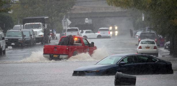 Nova York fica inundada por fortes chuvas: 'estado de emergência'; assista