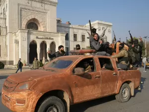 Apoiados pela Turquia, rebeldes realizam ofensiva na Síria para derrubar Assad'