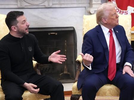 28.fev.2025 - Donald Trump e Volodymyr Zelensky discutem na Casa Branca - Andrew Harnik / GETTY IMAGES NORTH AMERICA / Getty Images via AFP