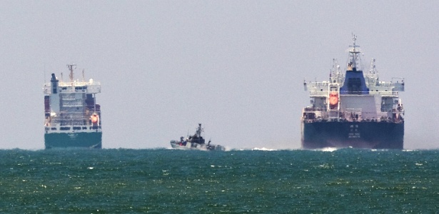 Barco israelense é visto no mar Mediterrâneo, próximo ao porto de Ashdod - Amir Cohen/Reuters