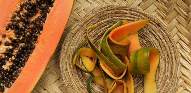 Frutas vendidas sem casca devem ficar na geladeira até o momento do consumo - Daniel Kfouri/Folhapress
