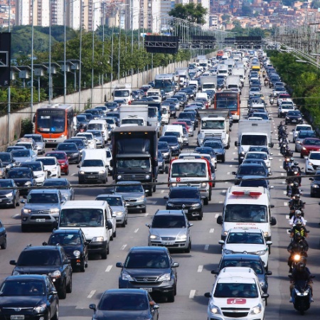 A cidade de São Paulo registrou 338km de lentidão às 14h de hoje (2), duas horas antes do jogo da seleção brasileira na Copa do Qatar - Marcos Bezerra/Futura Press/Estadão Conteúdo