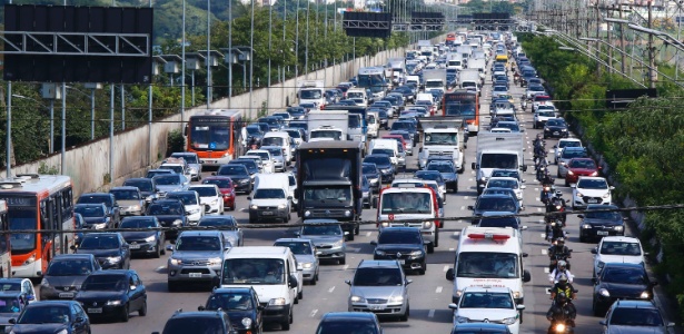 Trânsito em São Paulo: DPVAT deve ser pago pelos motoristas todo ano junto com IPVA - Marcos Bezerra/Futura Press/Estadão Conteúdo