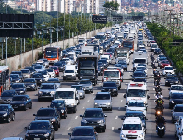 Marginal Pinheiros, via de tráfego intenso na cidade de São Paulo - Marcos Bezerra/Futura Press/Estadão Conteúdo