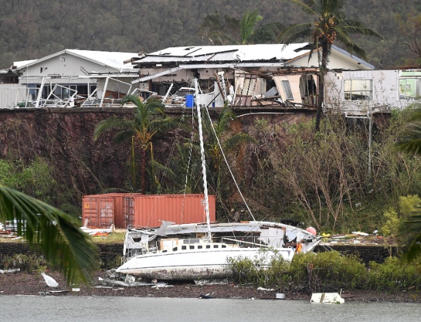 Danos causados pelo ciclone Debbie em praia da cidade australiana de Townsville - Dan Pelled/AAP/Reuters