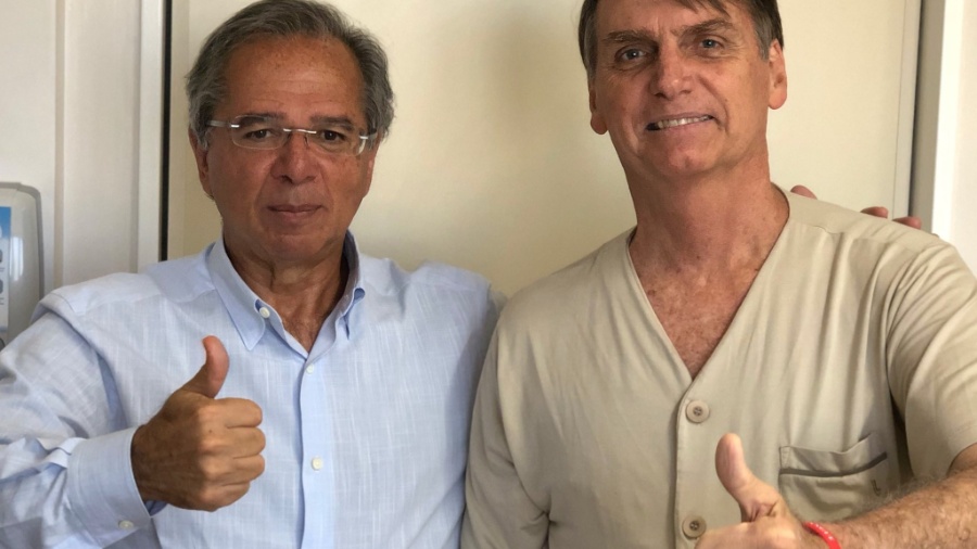 23.set.2018 - Jair Bolsonaro posta foto ao lado do assessor econômico Paulo Guedes, no hospital Albert Einstein, em São Paulo - Reprodução/Twitter