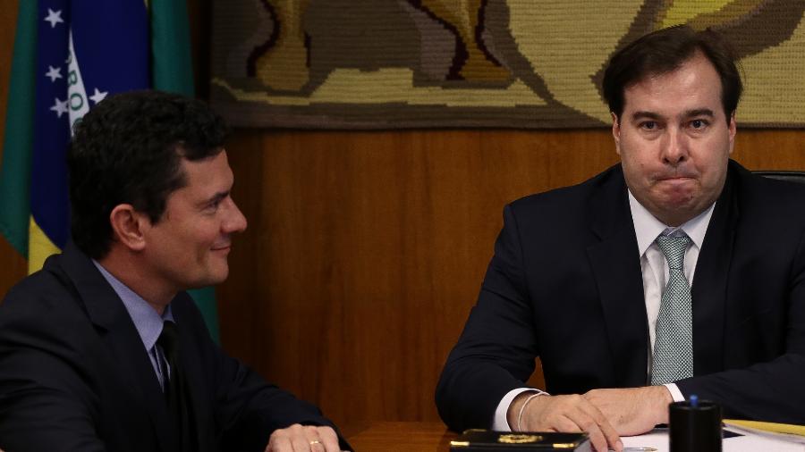 O presidente da Câmara dos Deputados, Rodrigo Maia (DEM-RJ), e o ministro Sergio Moro (Justiça), no dia da entrega do projeto anticrime ao Congresso   - Pedro Ladeira - 19.fev.19/Folhapress
