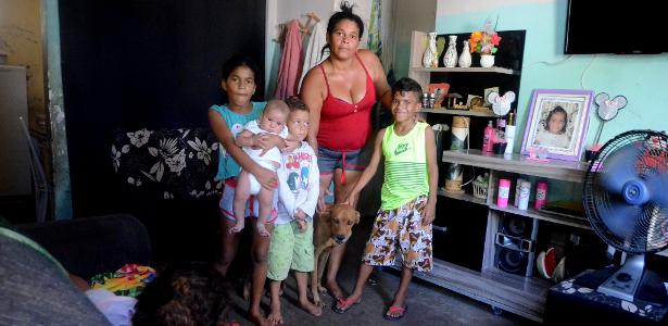 Sem renda ou 13º, famílias cortadas do Bolsa Família lamentam Natal da fome
