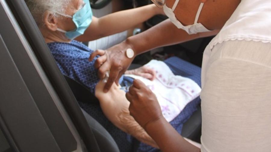 Mais de 5,6 milhões de pessoas já receberam pelo menos a primeira dose de vacina contra covid-19 no Brasil - Prefeitura de Birigui/Divulgação