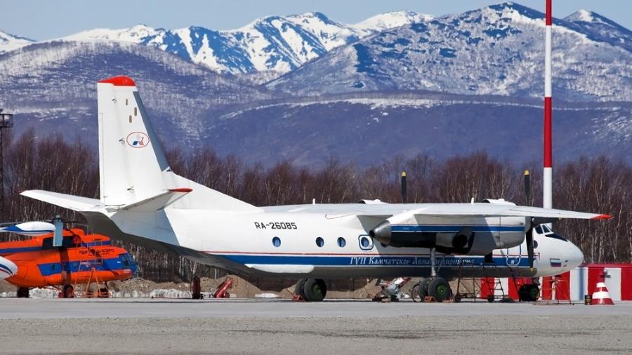 Avião An-26 é visto em Petropavlovsk-Kamchatsky, Rússia, em imagem de arquivo divulgada pelo Ministério de Emergências da Rússia - Ministério de Emergências da Rússia/via Reuters