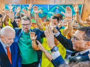 Lula tenta investida para se aproximar de evangélicos e entrega de ministério entra no radar