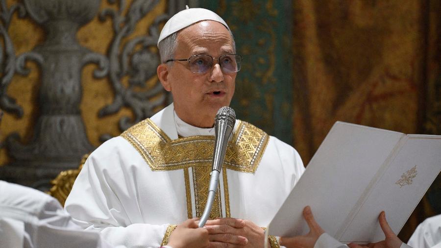 Papa Leão 14 rezou a sua primeira missa somente para cardeais - Handout / VATICAN MEDIA / AFP