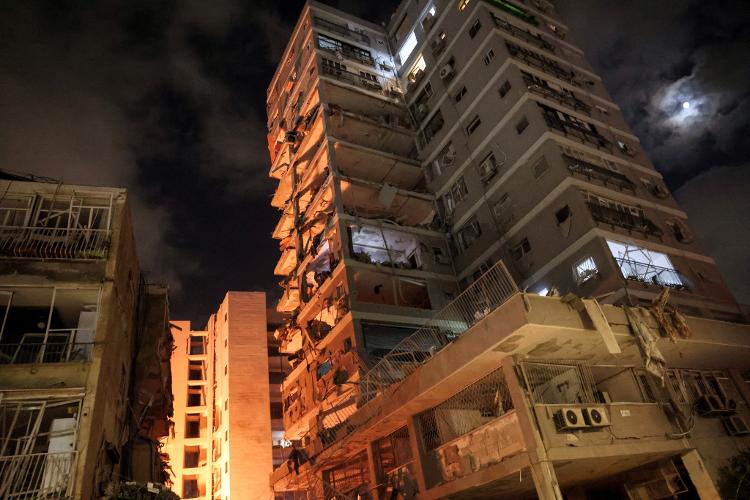 15.6.2025 - Edifício residencial atingido por um ataque de mísseis do Irã 15.6.2025 - Edifício residencial atingido por um ataque de mísseis do Irã