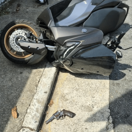 Na garupa da moto guiada pelo policial civil estava seu filho Na garupa da moto guiada pelo policial civil estava seu filho