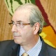 21.out.2015 - O presidente da Câmara, deputado Eduardo Cunha (PMDB-RJ), recebe das mãos dos líderes da oposição e da filha do jurista Hélio Bicudo, Maria Lúcia Bicudo, um novo pedido de impeachment que contempla as chamadas pedaladas fiscais que teriam sido cometidas neste ano - Pedro Ladeira/Folhapress