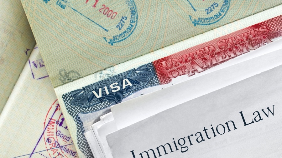 Após longa paralização pela pandemia, o processo de solicitação de visto americano no geral foi retomado no dia 8 de novembro - Getty Images/iStockphoto
