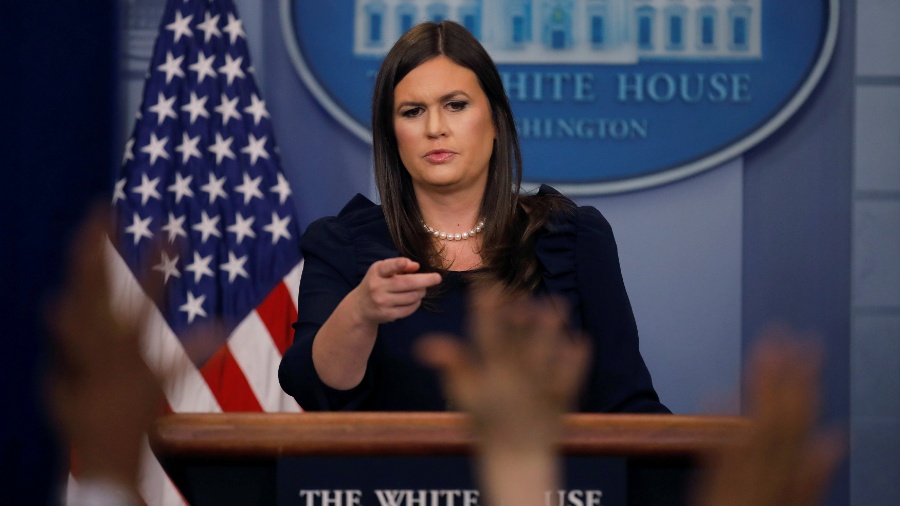 1.ago.2017 - Sarah Huckabee Sanders participa de encontro com a imprensa na Casa Branca, em Washington - Por Jeff Mason e Amanda Becker