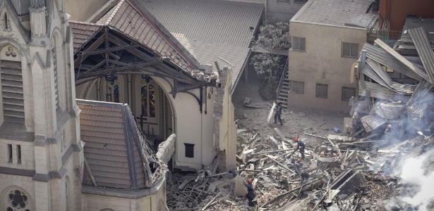 Parte do prédio da igreja luterana caiu após o desabamento do edficío vizinho - Marcelo Justo/UOL