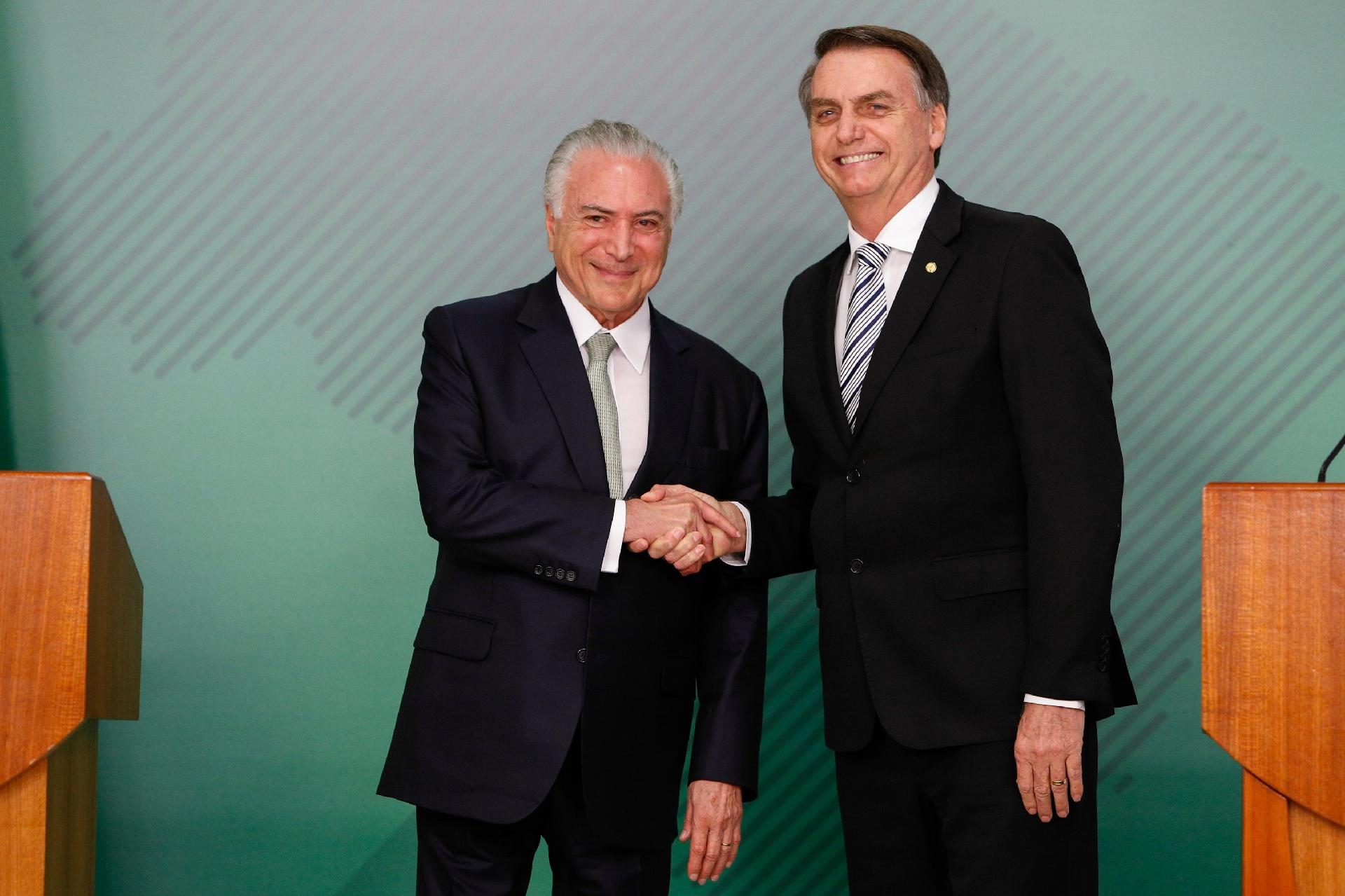 Resultado de imagem para bolsonaro e temer