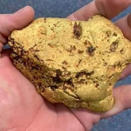 Estima-se que a pepita de 1,4 kg de ouro vale cerca de R$ 280.640 - Finders Keepers Gold Prospecting/BBC
