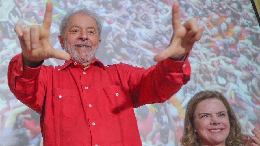 O ex-presidente Luiz Inácio Lula da Silva e a presidente nacional do PT, deputada federal Gleisi Hoffmann (PR), em Salvador - Ricardo Stuckert - 14.nov.2019/PT/AFP