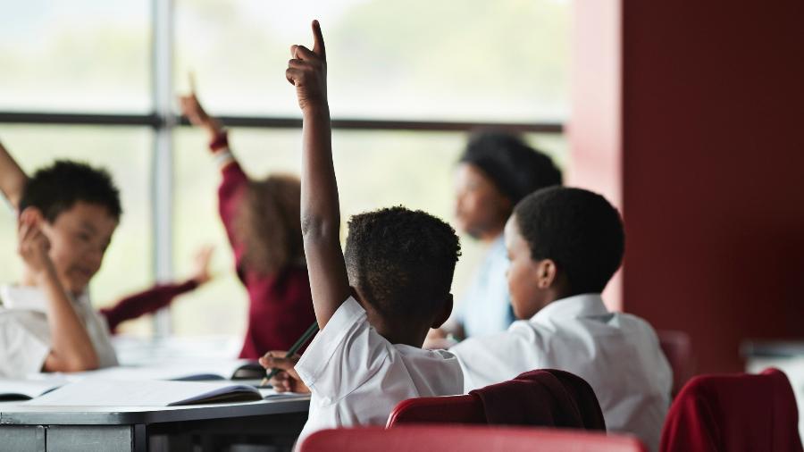 Plano do Ministério da Educação deve focar na educação básica - crianças e adolescentes - Getty Images