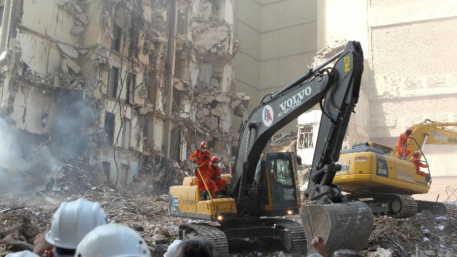 Desabamento de três prédios no centro do Rio de Janeiro em 2012 - Wilton Junior/Estadão Conteúdo