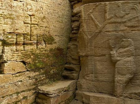 Templos com baixo-relevo e outras estruturas trypillianas gravadas oferecem pistas sobre a antiga cultura - Getty Images