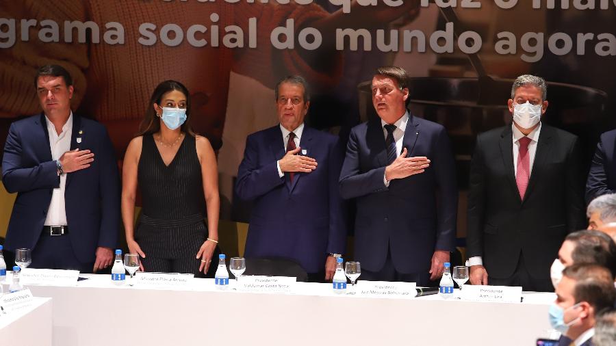 Valdemar da Costa Neto e Bolsonaro (ambos no centro) durante filiação do presidente ao PL - Divulgação/PL