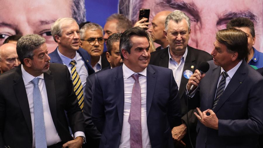 27.jul.22 - Bolsonaro em evento do PP com Lira (esq.) e Ciro Nogueira, ambos do centrão, que comanda hoje o FNDE - Gabriela Biló /Folhapress