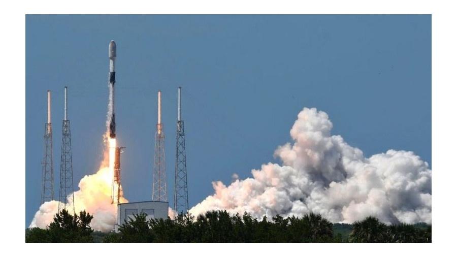 Foguete da SpaceX decola do Cabo Canaveral, na Flórida, com satélites Starlink - Getty Images