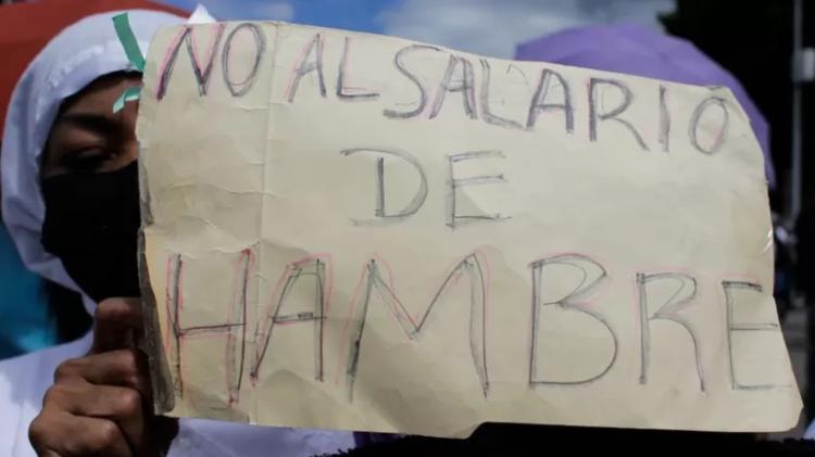 Venezuelan officials classify what they receive as 'hunger wages' - Getty Images - Getty Images