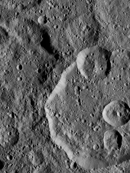 Superfície de Ceres sofreu milhares de impactos ao longo de milhões de anos