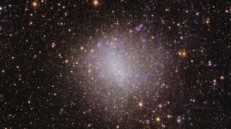 Galáxia irregular NGC 6822 - ESA/Euclid/Euclid Consortium/NASA, imagem processada por J.-C. Cuillandre (CEA Paris-Saclay), G. Anselmi - ESA/Euclid/Euclid Consortium/NASA, imagem processada por J.-C. Cuillandre (CEA Paris-Saclay), G. Anselmi