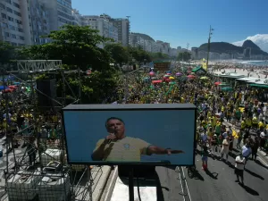 Bolsonaro exalta Musk, não cita Moraes e diz que eleição 'é página virada'