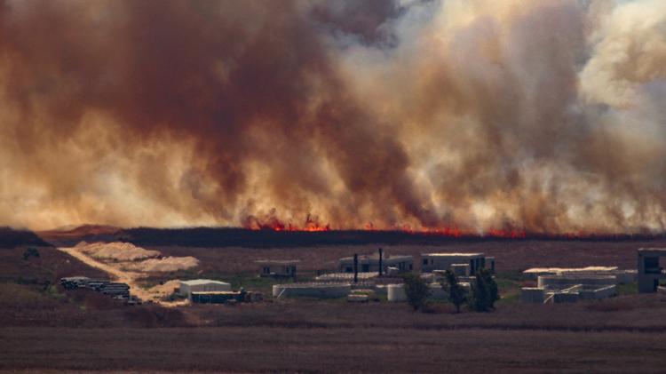 Incêndio na planície de Marjayoun, no sul do Líbano, após ataque israelense nesta sexta