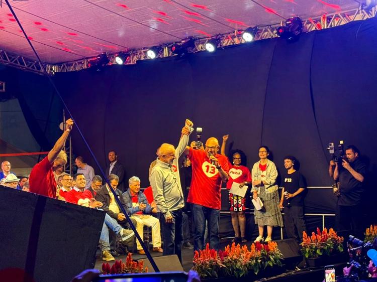 Lula participa de comício em Diadema (SP) do candidato à reeleição Filippi