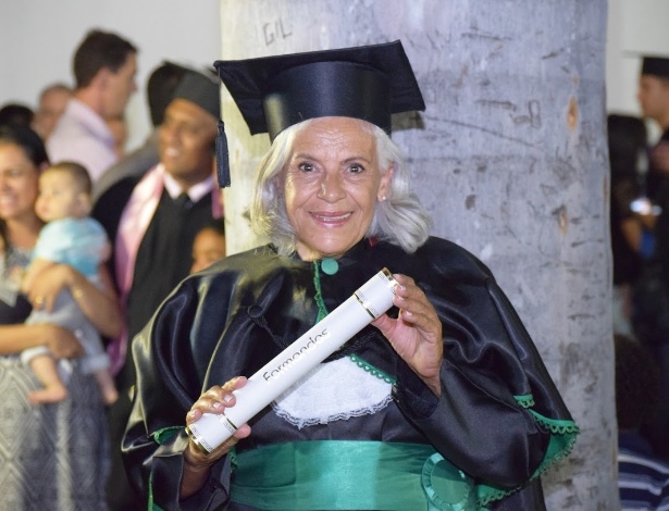 Maria Madalena Silva, 68, foi cozinheira por 20 anos e agora se formou em serviço social - Fernanda Queiroz/Arquivo Pessoal