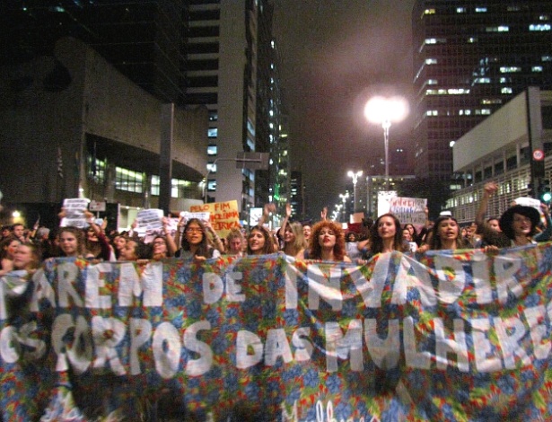Mulheres participam do ato "Por Todas Elas" contra a cultura do estupro e a violência praticada contra as mulheres, em São Paulo - Daniel Scelza/ Estadão Conteúdo