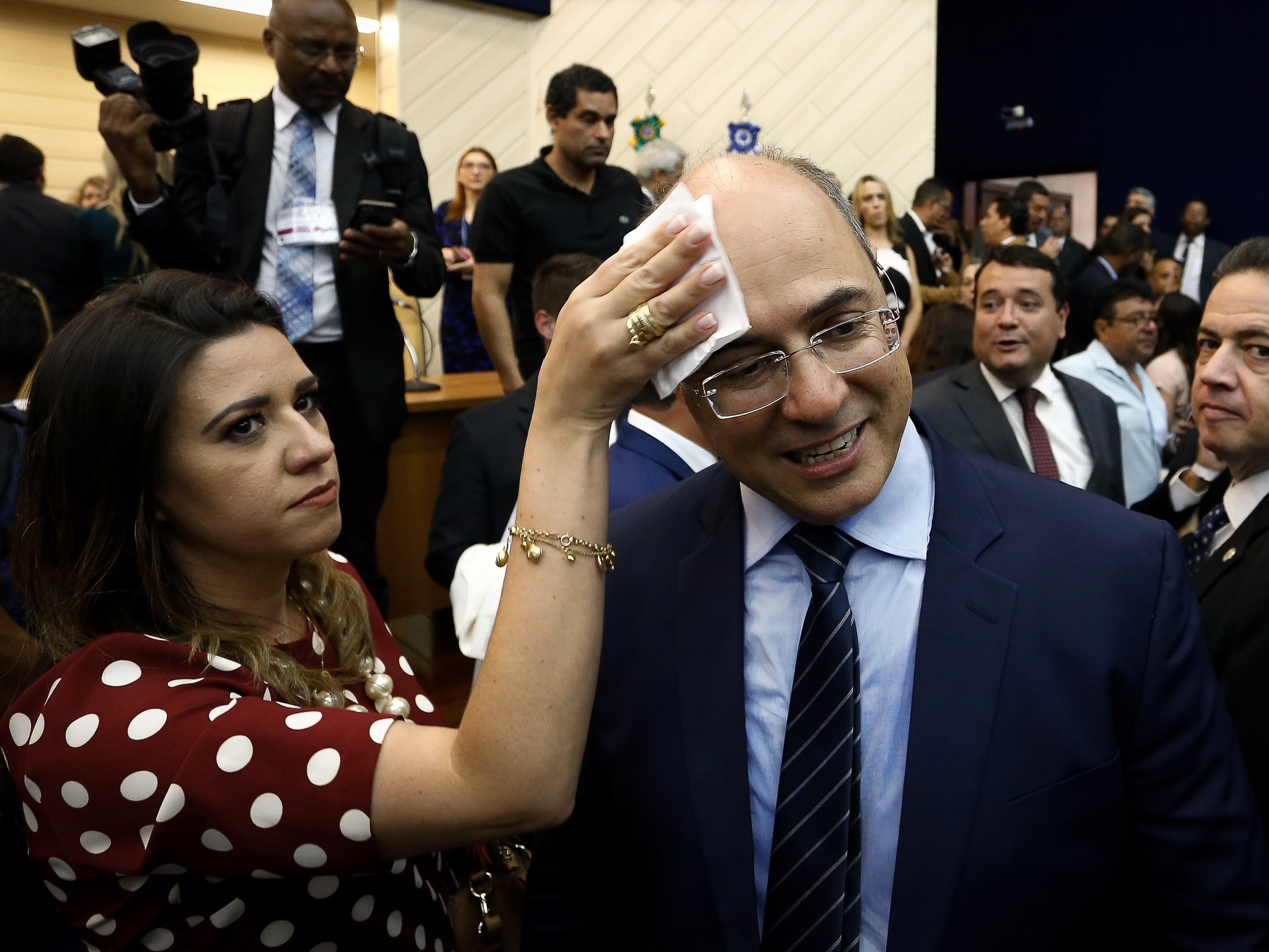 Witzel distribui cargos e desaloja primeira-dama de sala da sede do governo