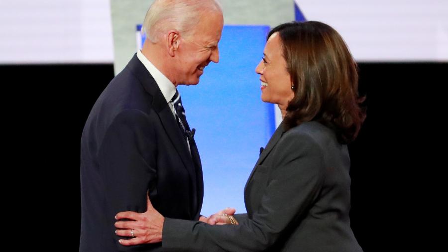 Joe Biden, candidato democrata à Presidência dos EUA, ao lado da senadora Kamala Harris - Lucas Jackson